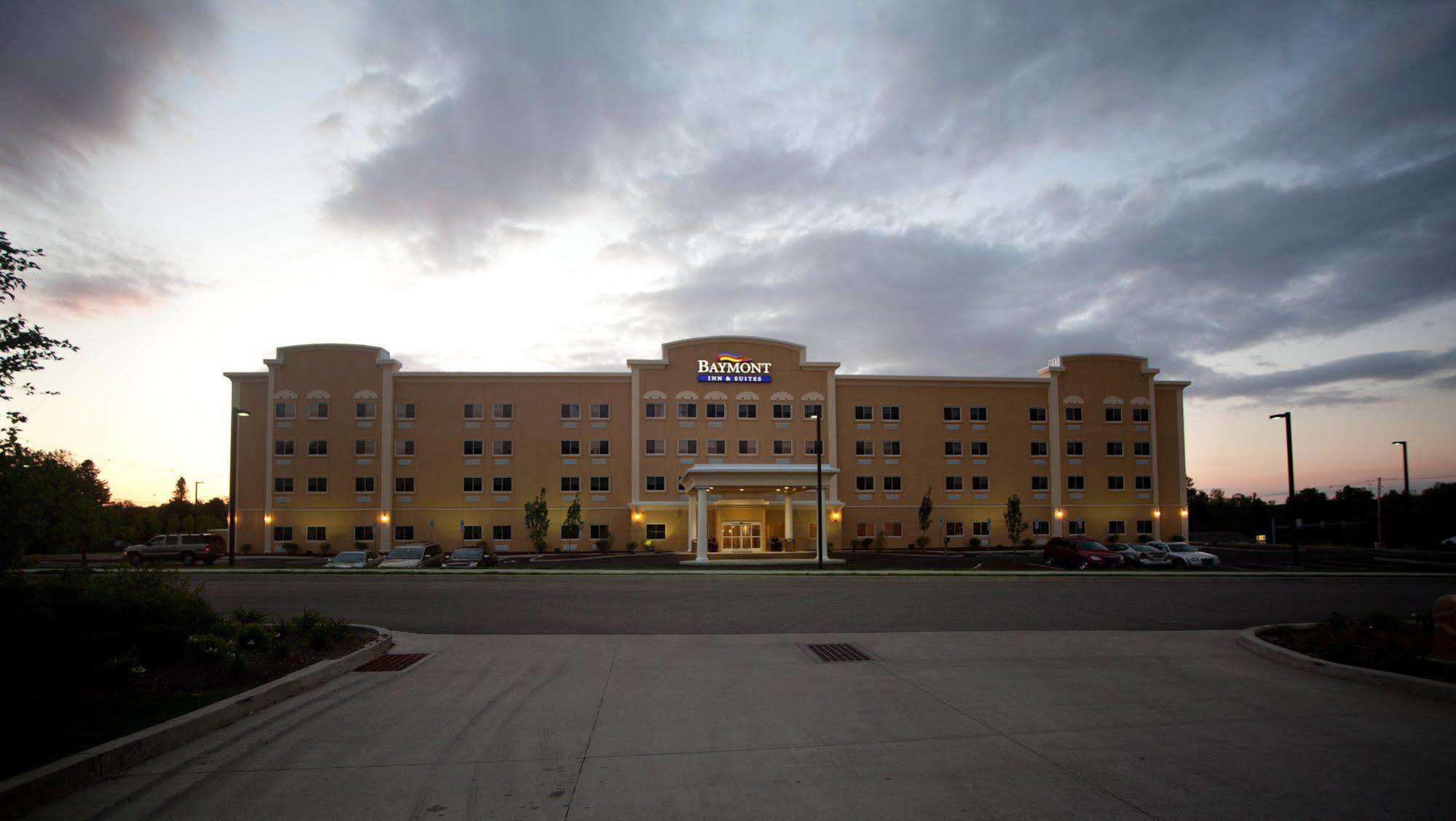 Baymont By Wyndham Erie Hotel Exterior photo